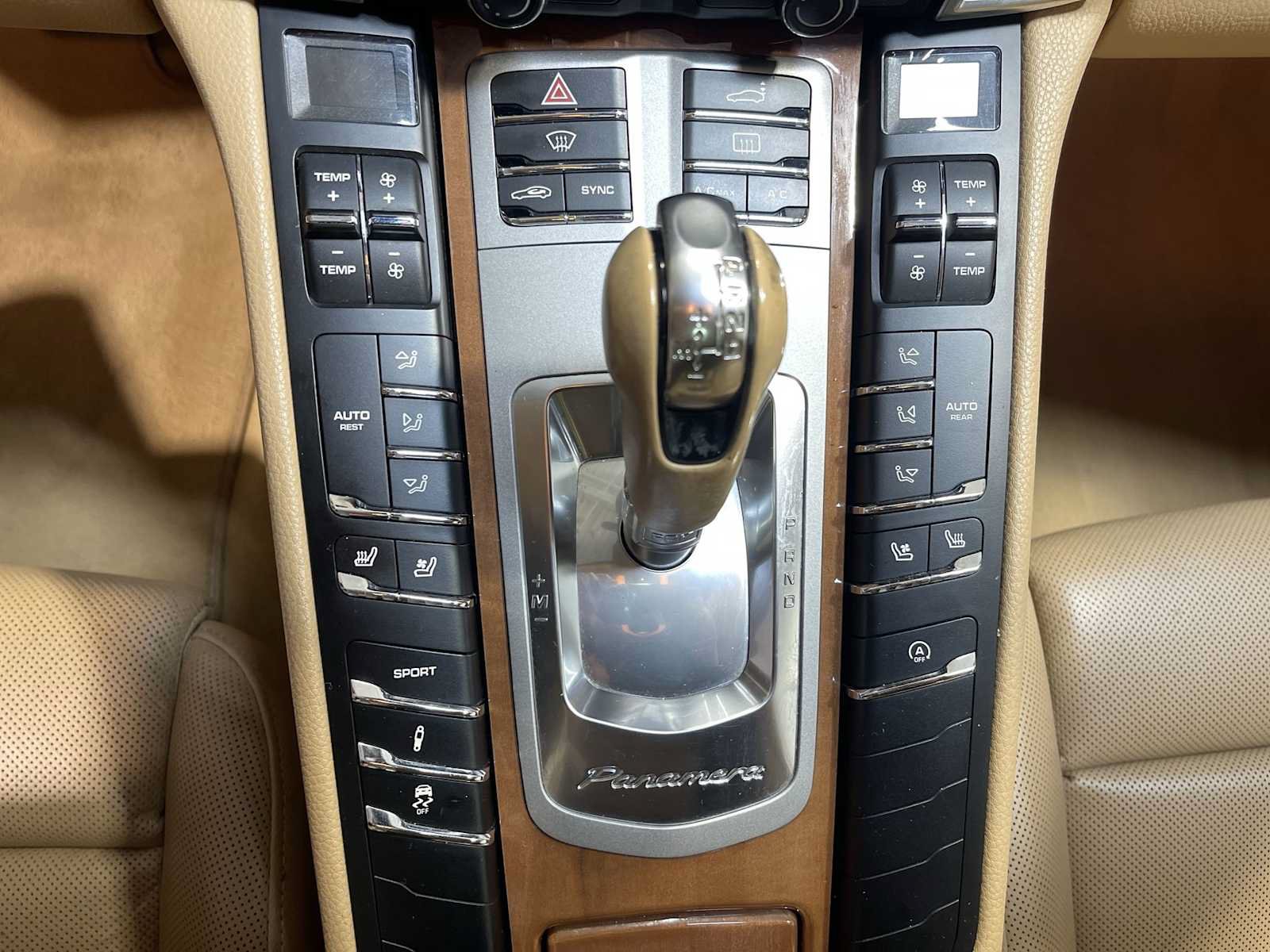 Used 2015 Porsche Panamera 4 w/ Premium Package Plus AWD/4WD image 17
