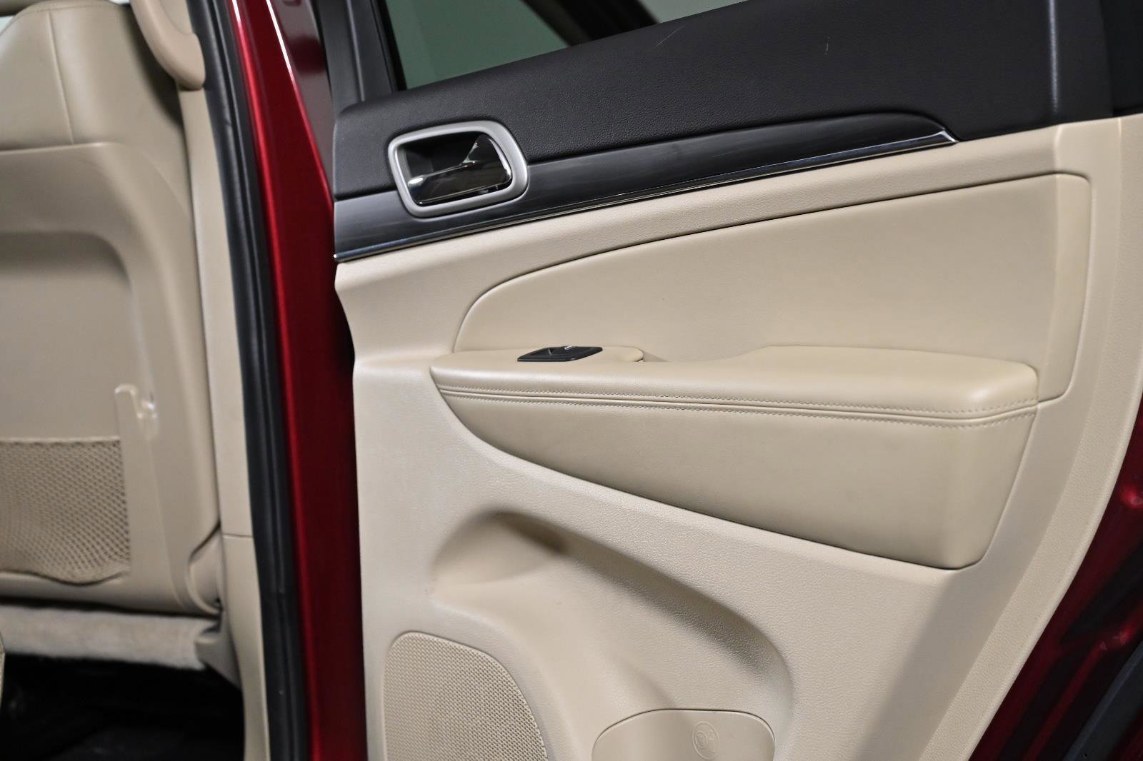 Used 2021 Jeep Grand Cherokee Limited w/ Luxury Group II image 35
