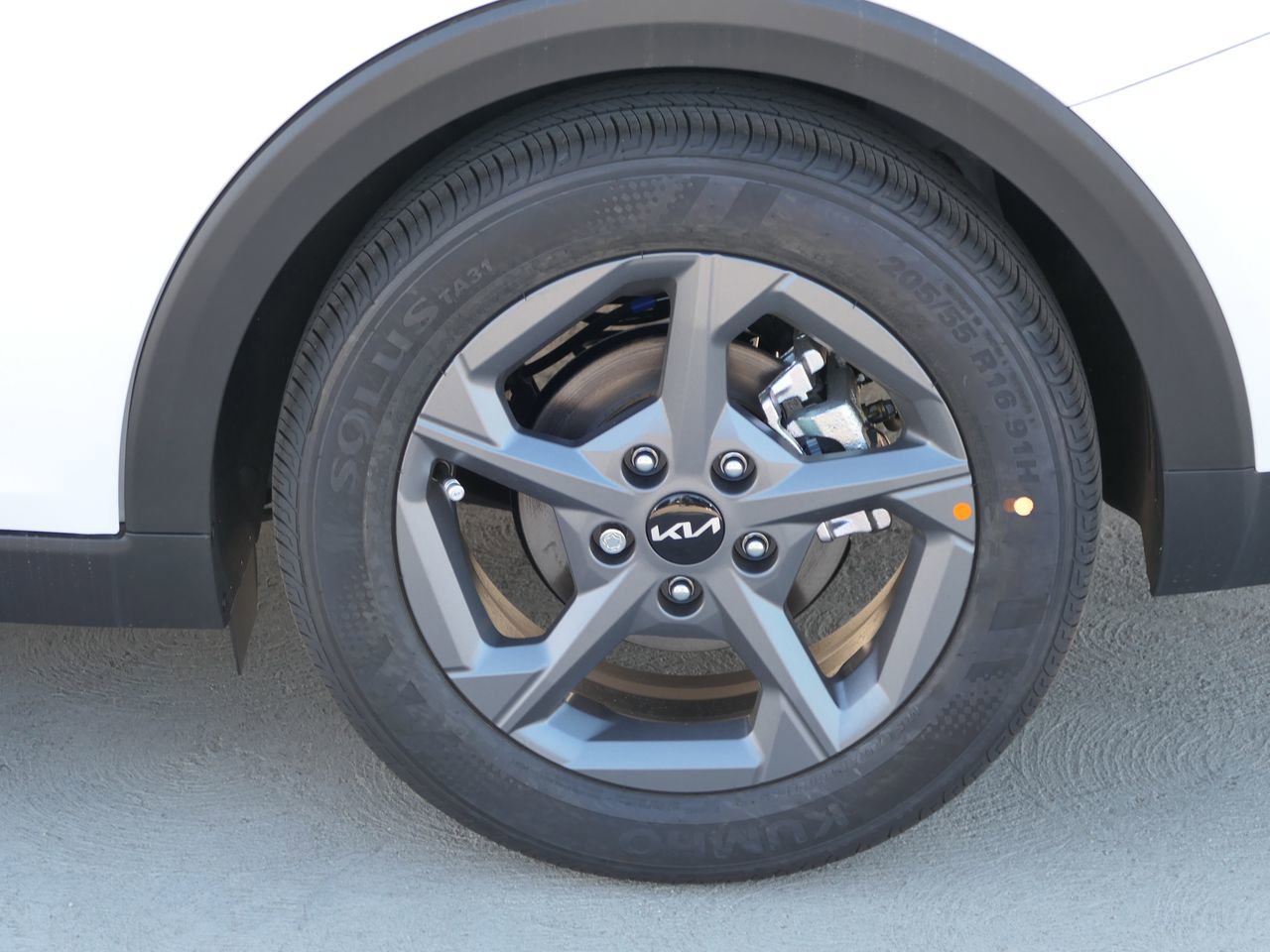 New 2025 Kia K4 LXS image 10