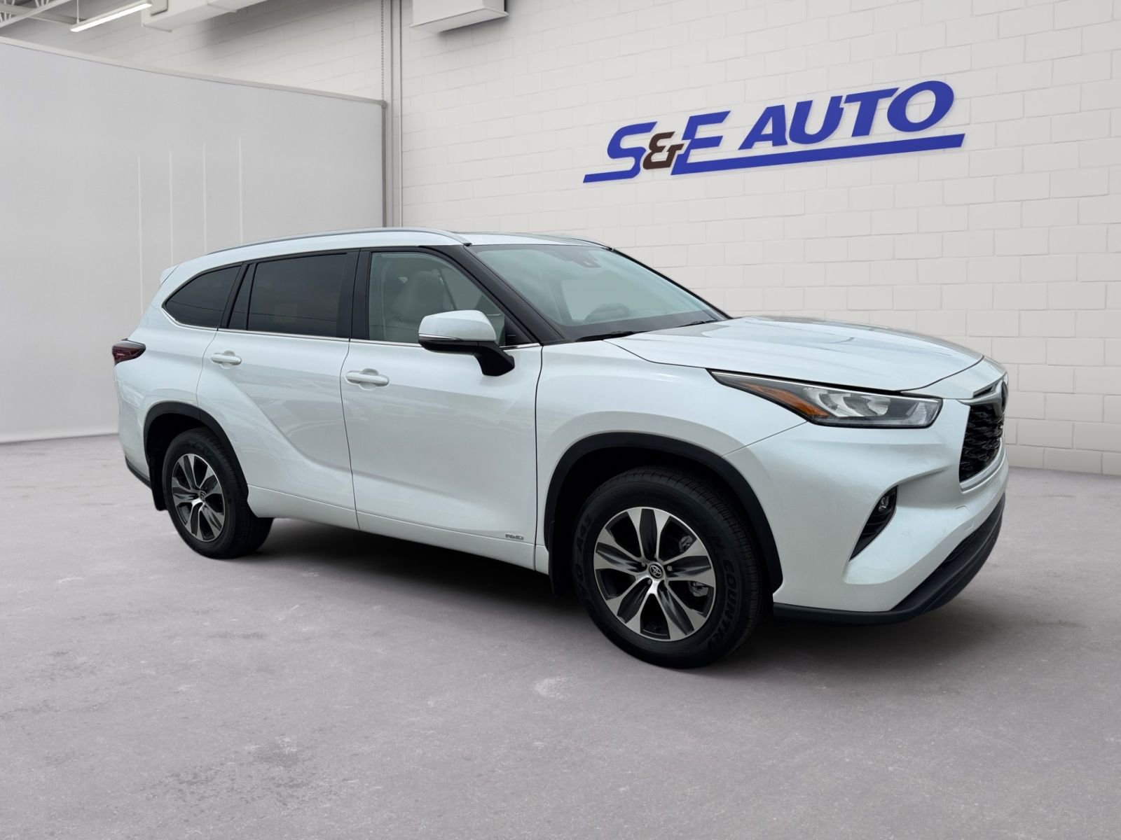 Used 2025 Toyota Highlander XLE AWD/4WD image 6