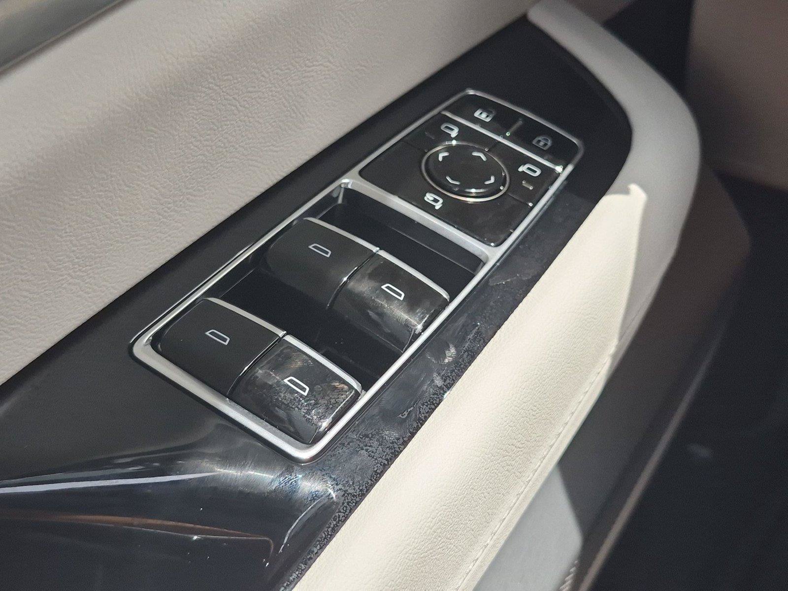 New 2027 Cadillac Vistiq Sport w/ LPO, Floor Liner Package AWD/4WD image 25