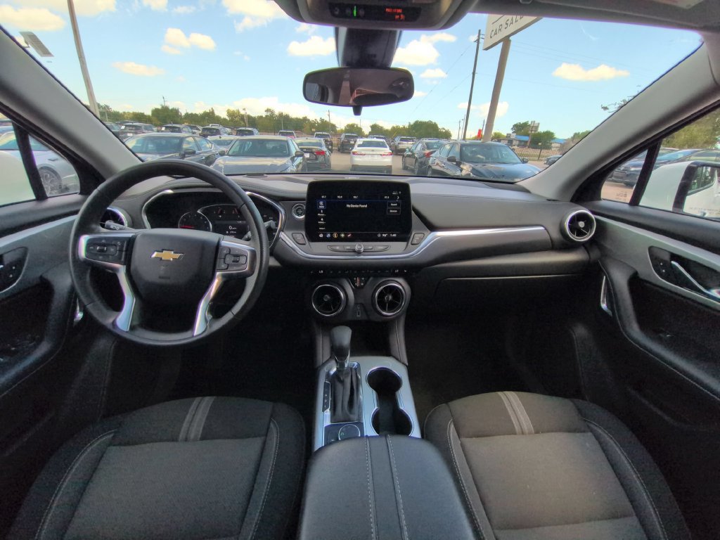 Used 2025 Chevrolet Blazer LT FWD image 25