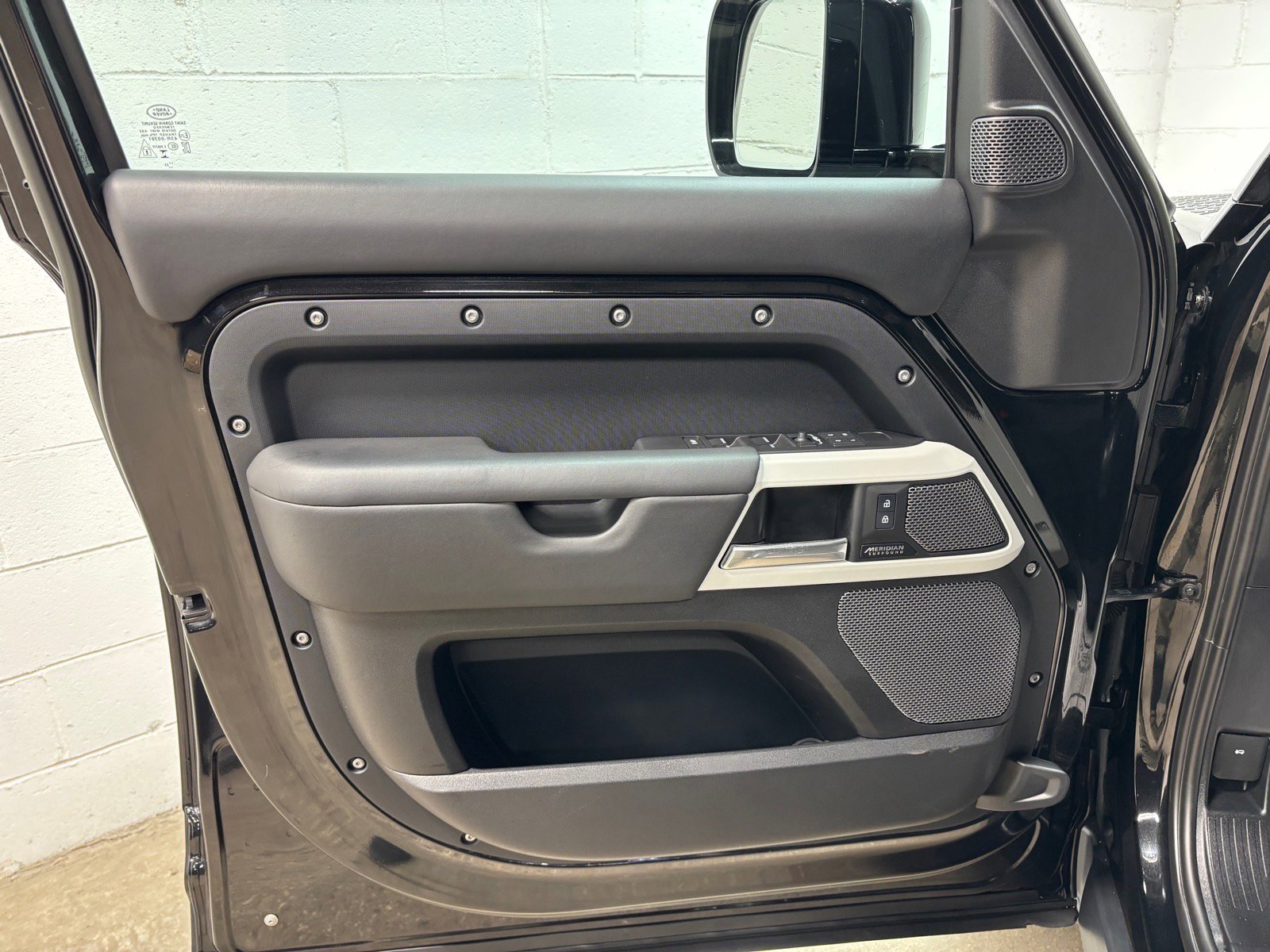 Used 2023 Land Rover Defender 110 X-Dynamic SE image 24