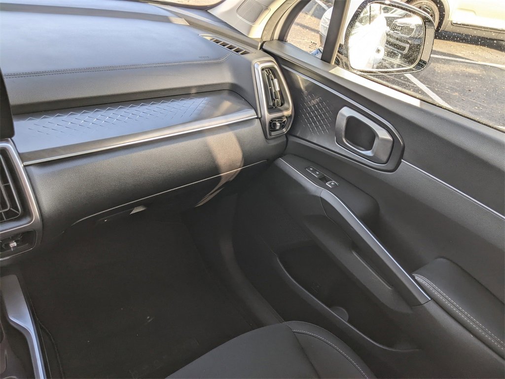 Used 2023 Kia Sorento LX image 26