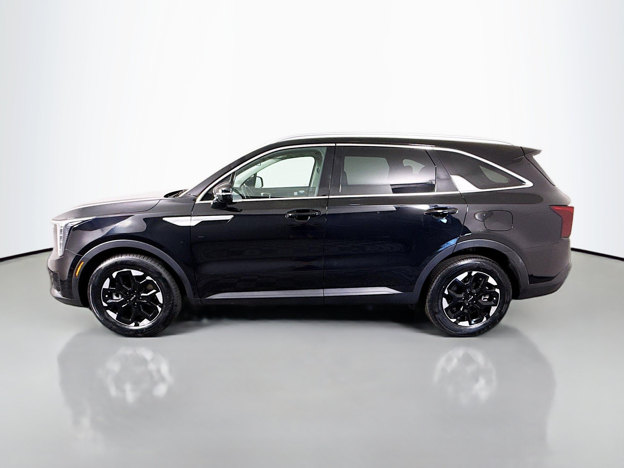 Used 2025 Kia Sorento S w/ Panoramic Sunroof Package FWD image 6