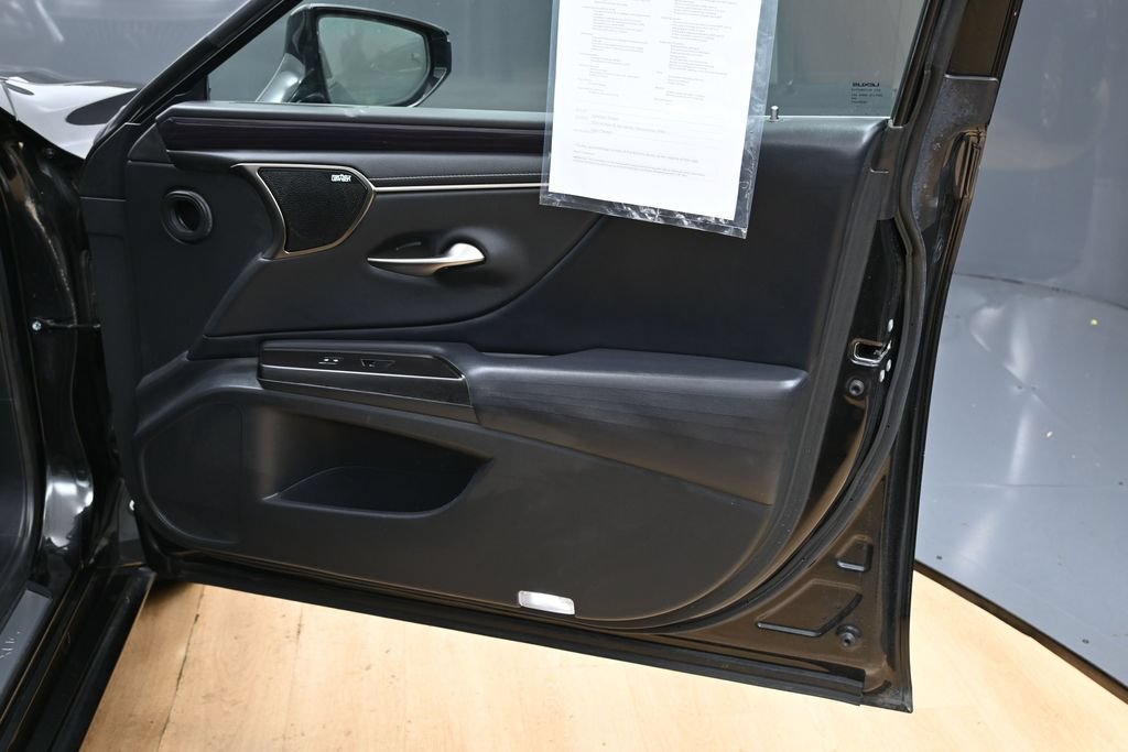 Used 2019 Lexus ES 350 Ultra Luxury w/ Accessory Package 2 FWD image 40