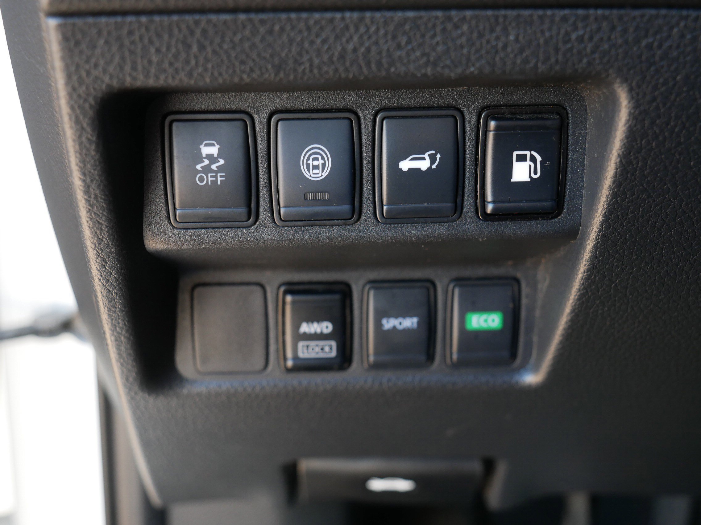 Used 2020 Nissan Rogue SV AWD/4WD image 26
