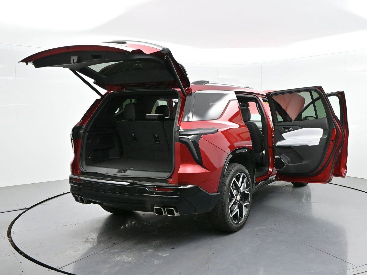 Used 2025 Chevrolet Traverse High Country AWD/4WD image 48