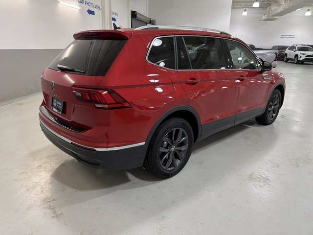Certified 2023 Volkswagen Tiguan SE w/ Panoramic Sunroof Package FWD image 9