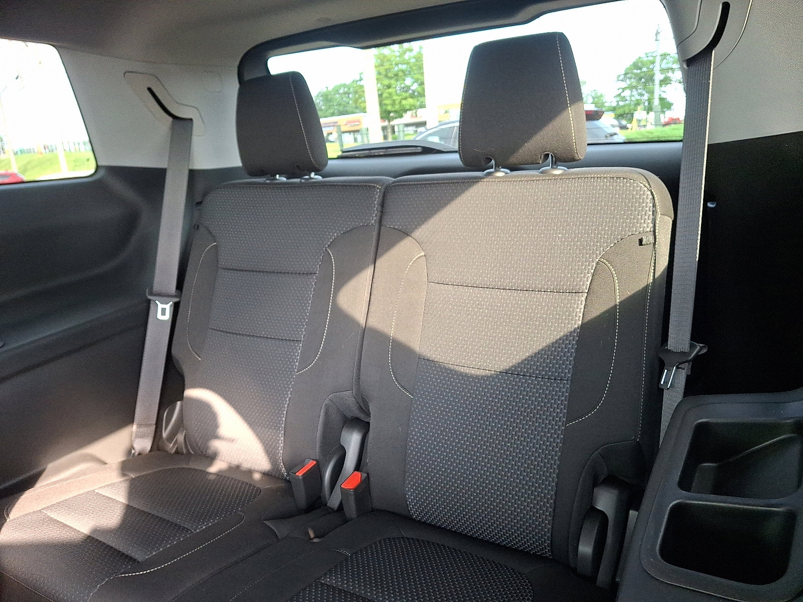 Used 2023 GMC Acadia SLE image 10