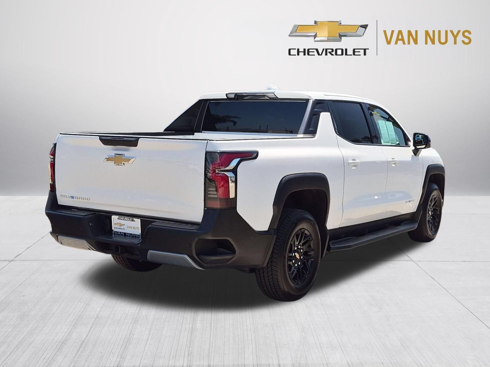 Used 2026 Chevrolet Silverado EV LT AWD/4WD image 5