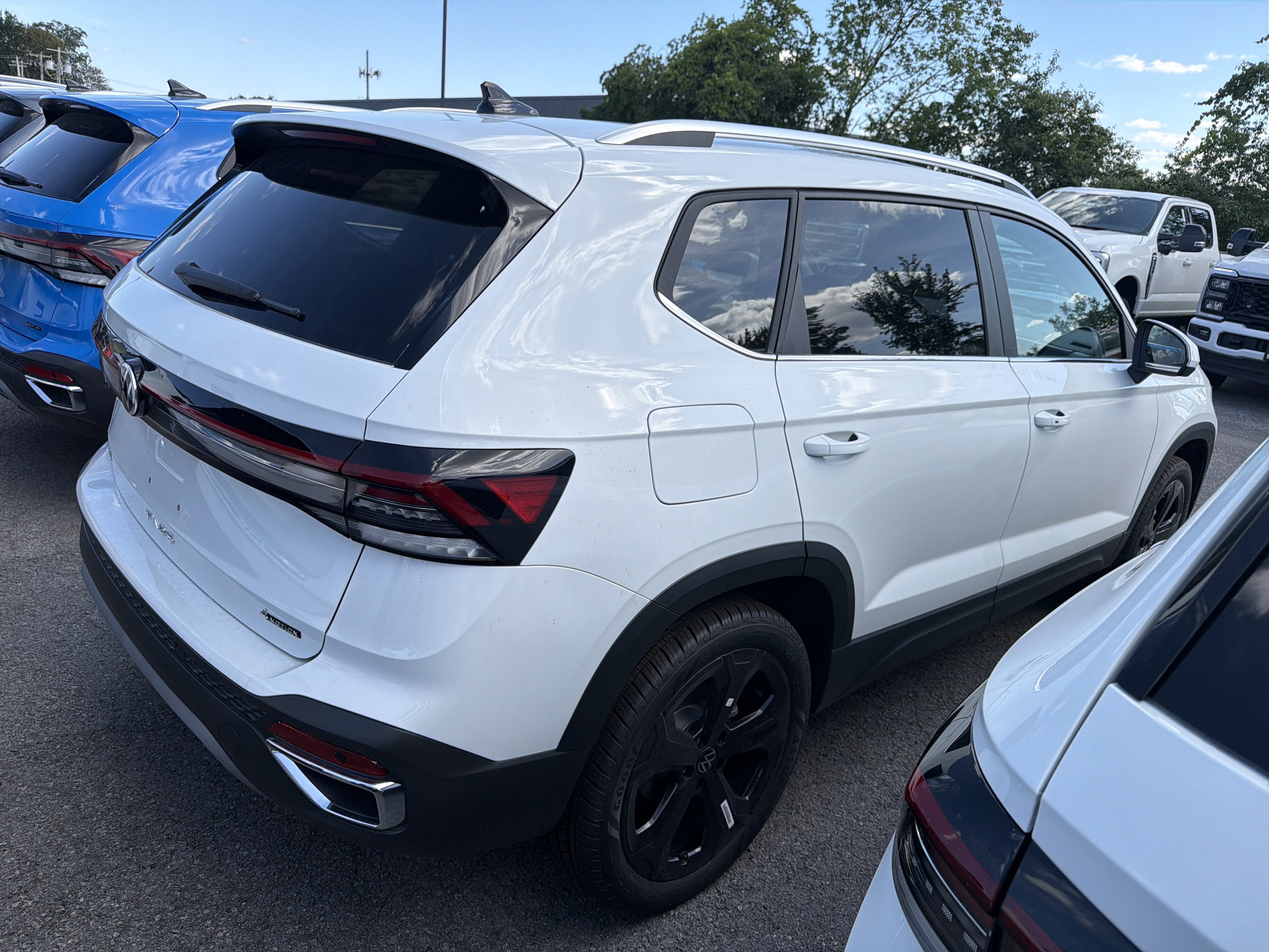 New 2026 Volkswagen Taos SEL AWD/4WD image 6