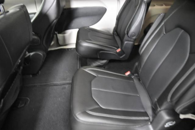 Used 2023 Chrysler Pacifica Touring-L image 31