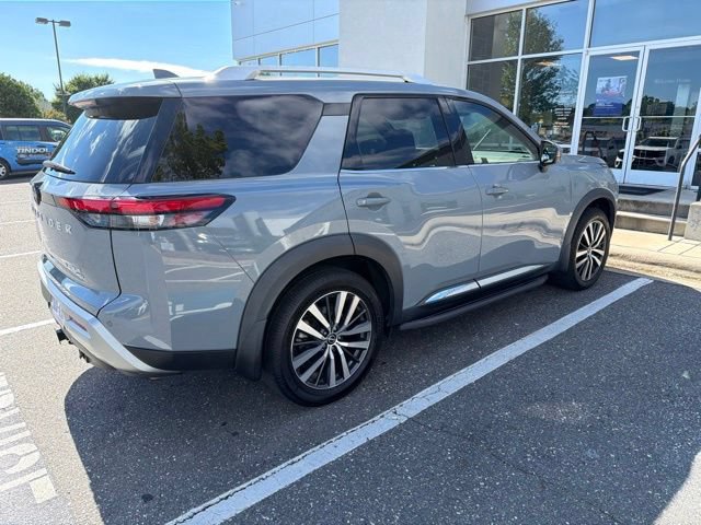 Used 2022 Nissan Pathfinder Platinum w/ Cargo Package AWD/4WD image 4