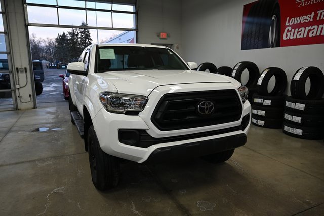 Used 2022 Toyota Tacoma SR image 3