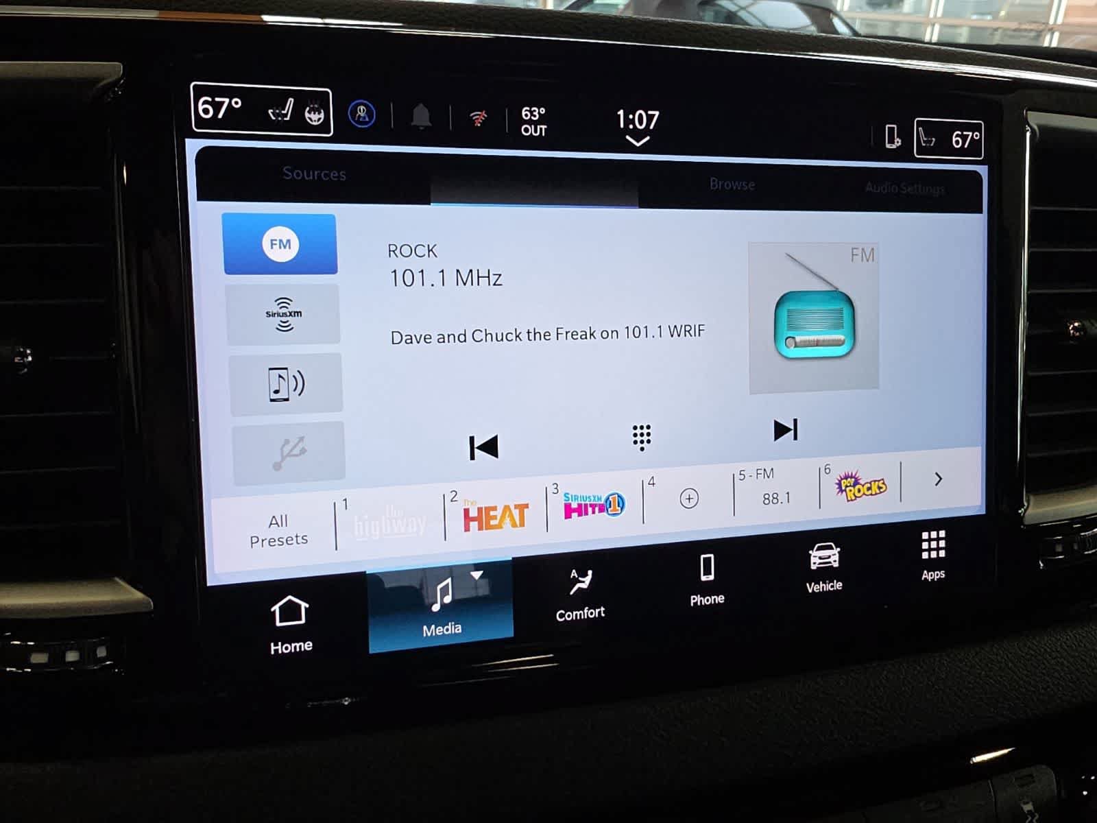 Used 2025 Chrysler Pacifica Select FWD image 26
