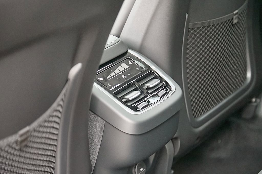 New 2026 Volvo XC60 B5 Ultra w/ Protection Package Premier image 19