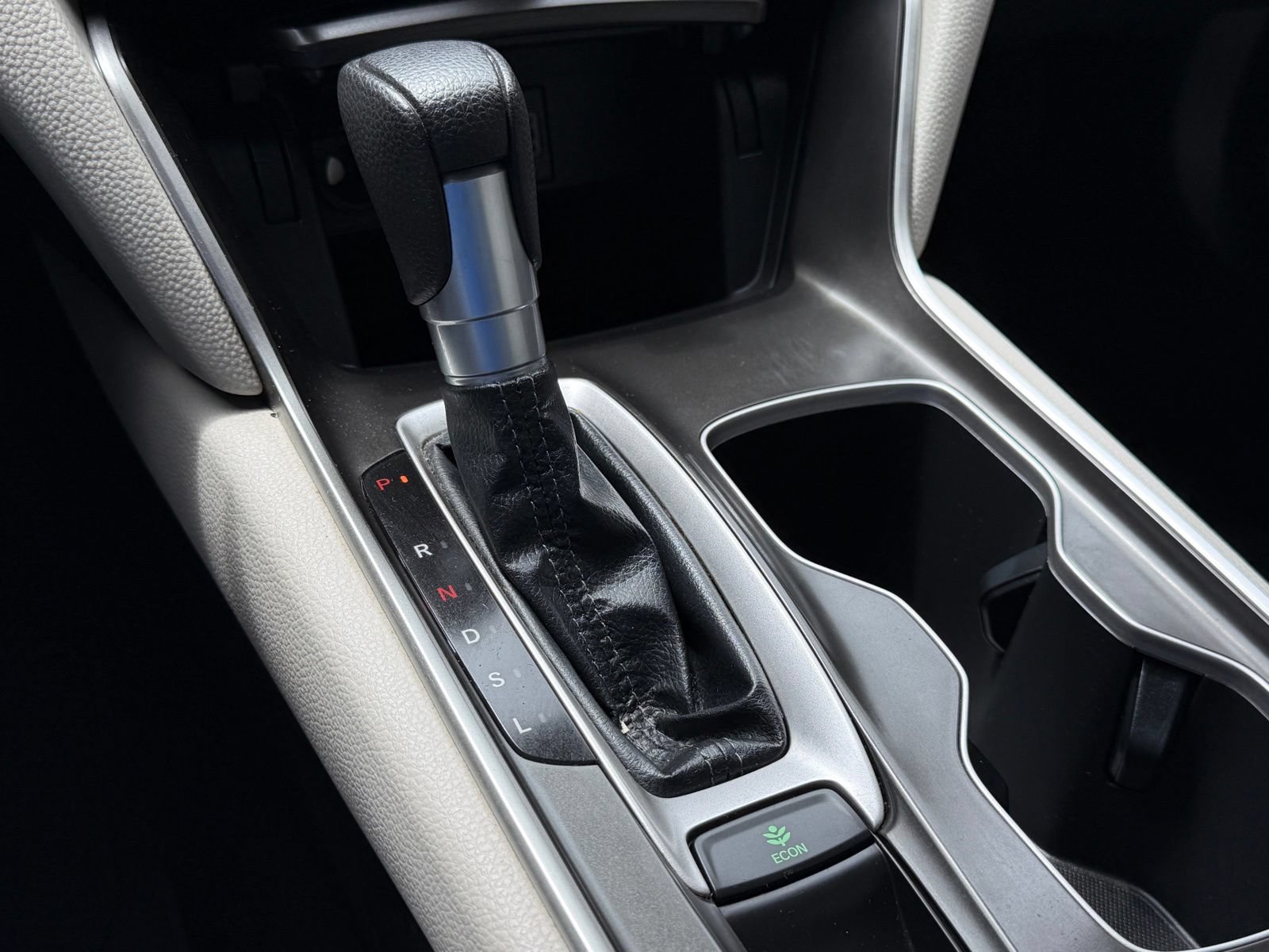Used 2018 Honda Accord LX image 32