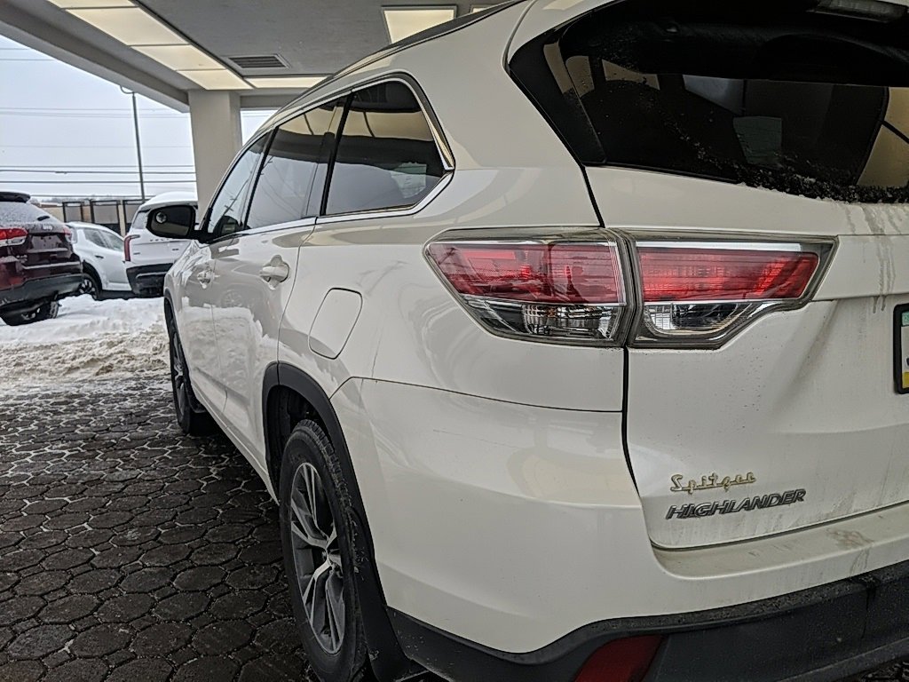 Used 2016 Toyota Highlander XLE image 6