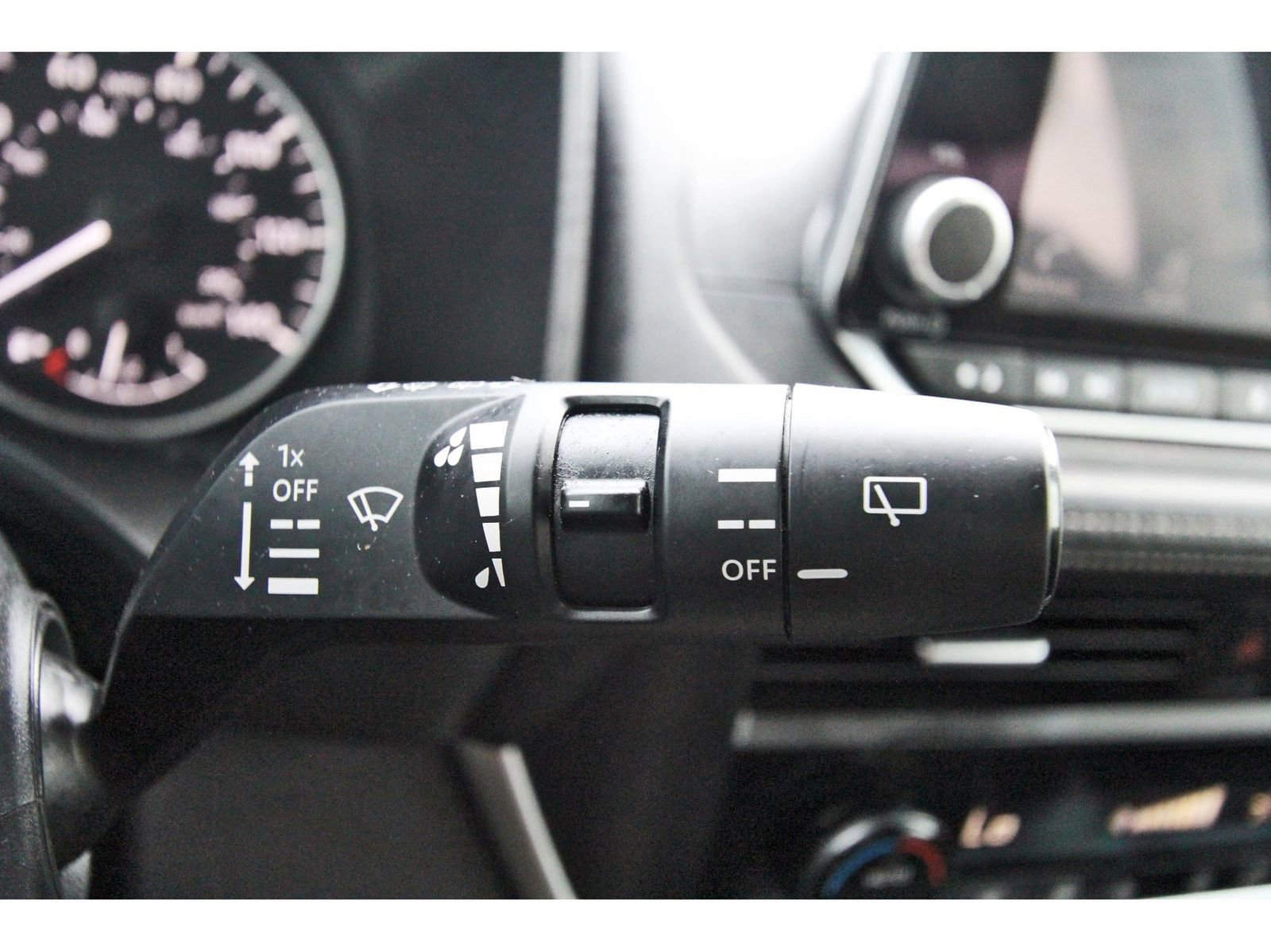 Used 2024 Nissan Rogue SV image 22