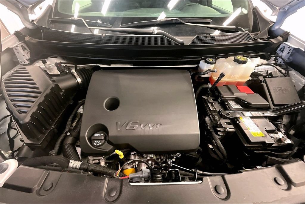 Used 2023 Chevrolet Traverse RS w/ LPO, Floor Liner Package AWD/4WD image 9