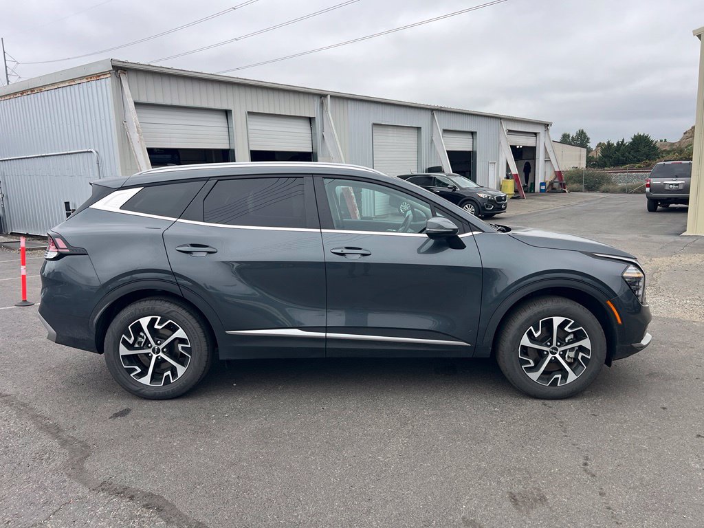Used 2025 Kia Sportage EX AWD/4WD image 4