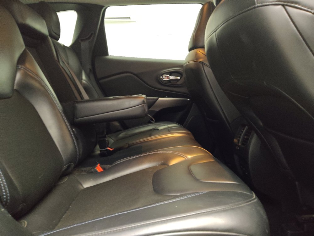 Used 2020 Jeep Cherokee Latitude Plus FWD image 19