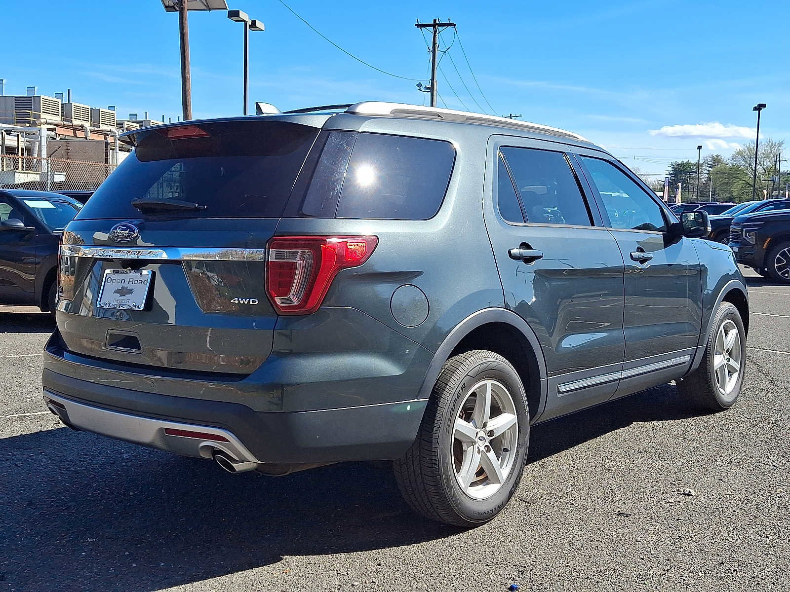 Used 2016 Ford Explorer XLT w/ Equipment Group 202A image 7