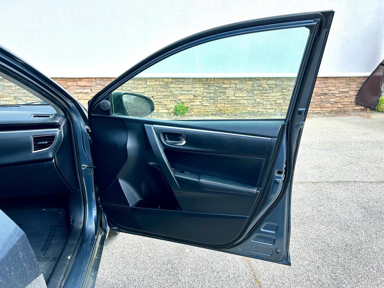 Used 2015 Toyota Corolla S FWD image 15