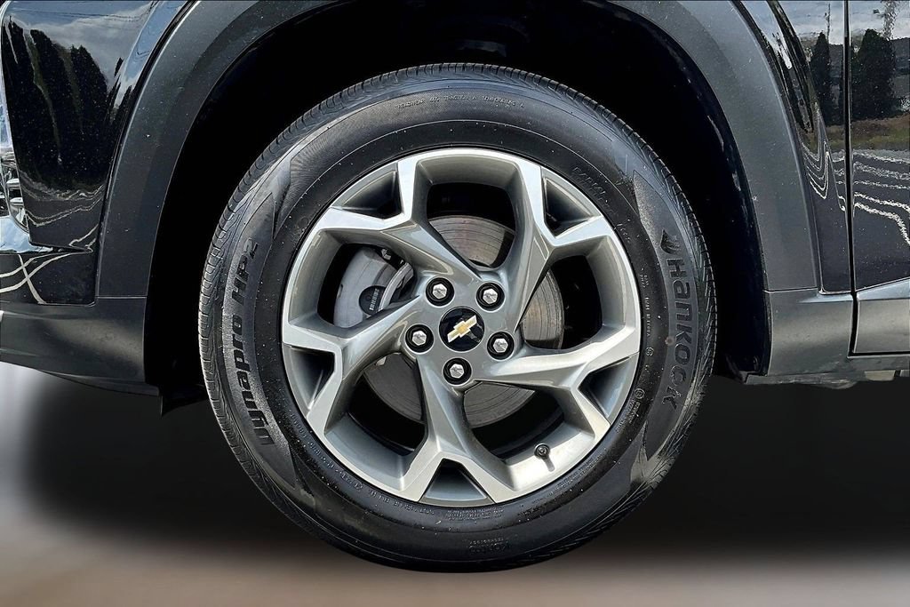 Used 2025 Chevrolet Trax LT FWD image 30