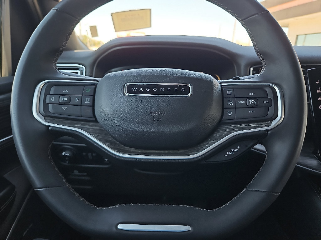 Used 2024 Jeep Wagoneer L Series II w/ Flexible Seating Group AWD/4WD image 19