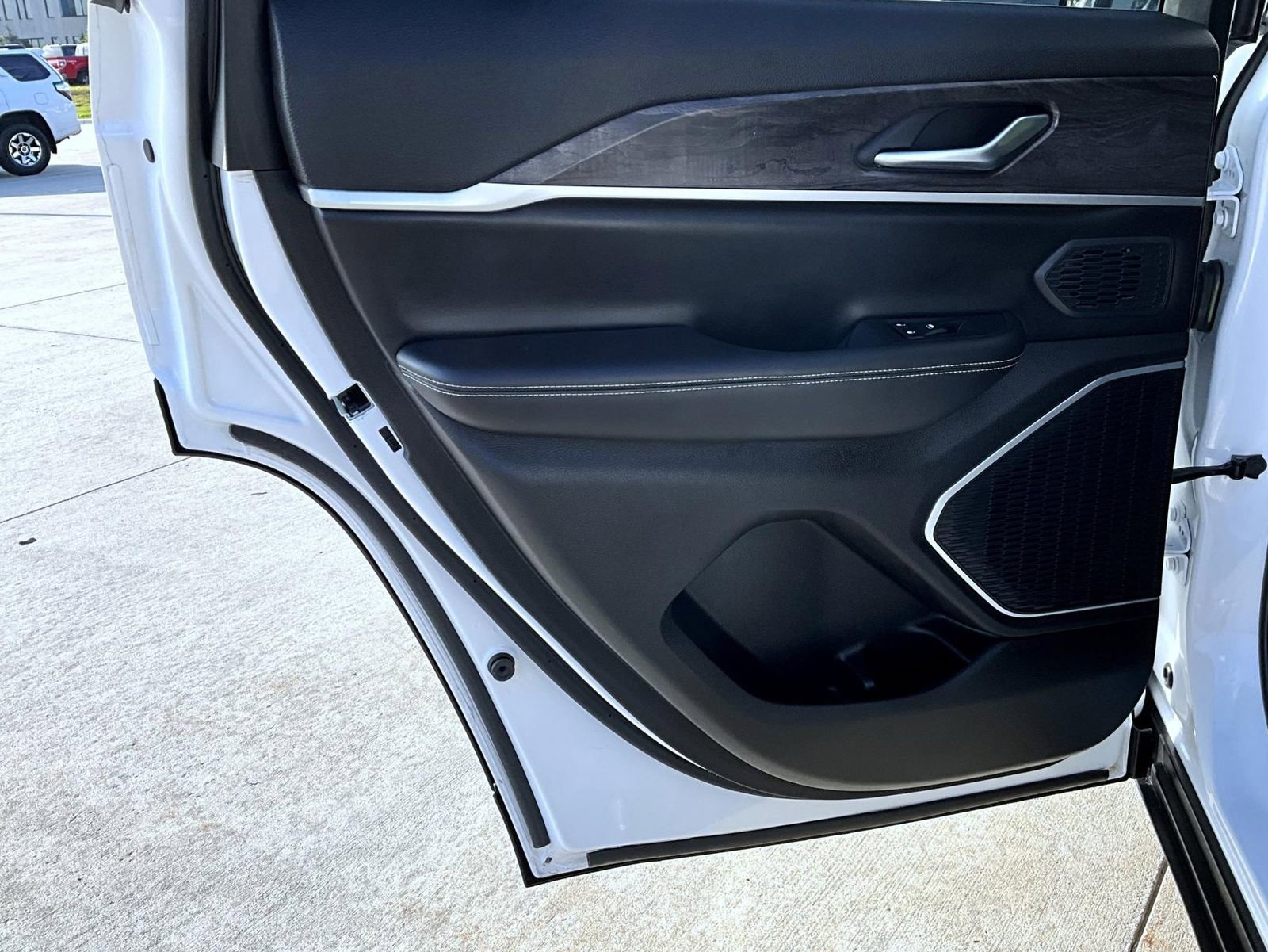 Used 2023 Jeep Grand Cherokee 4WD 4xe image 18