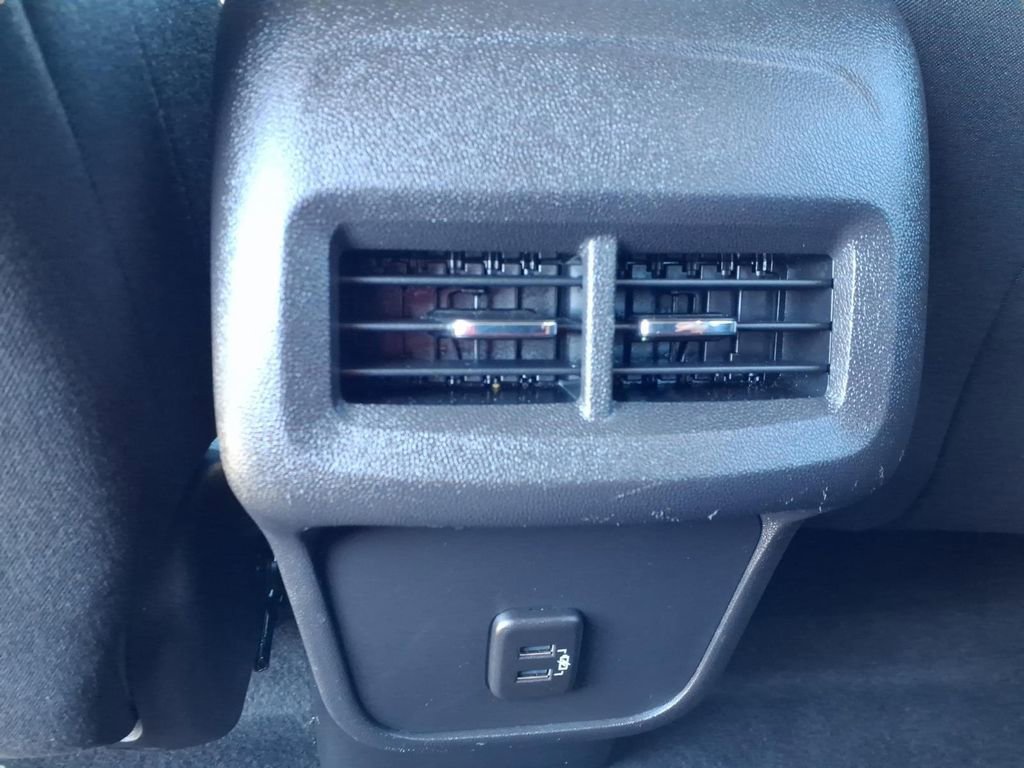 Used 2024 Chevrolet Equinox LT image 28