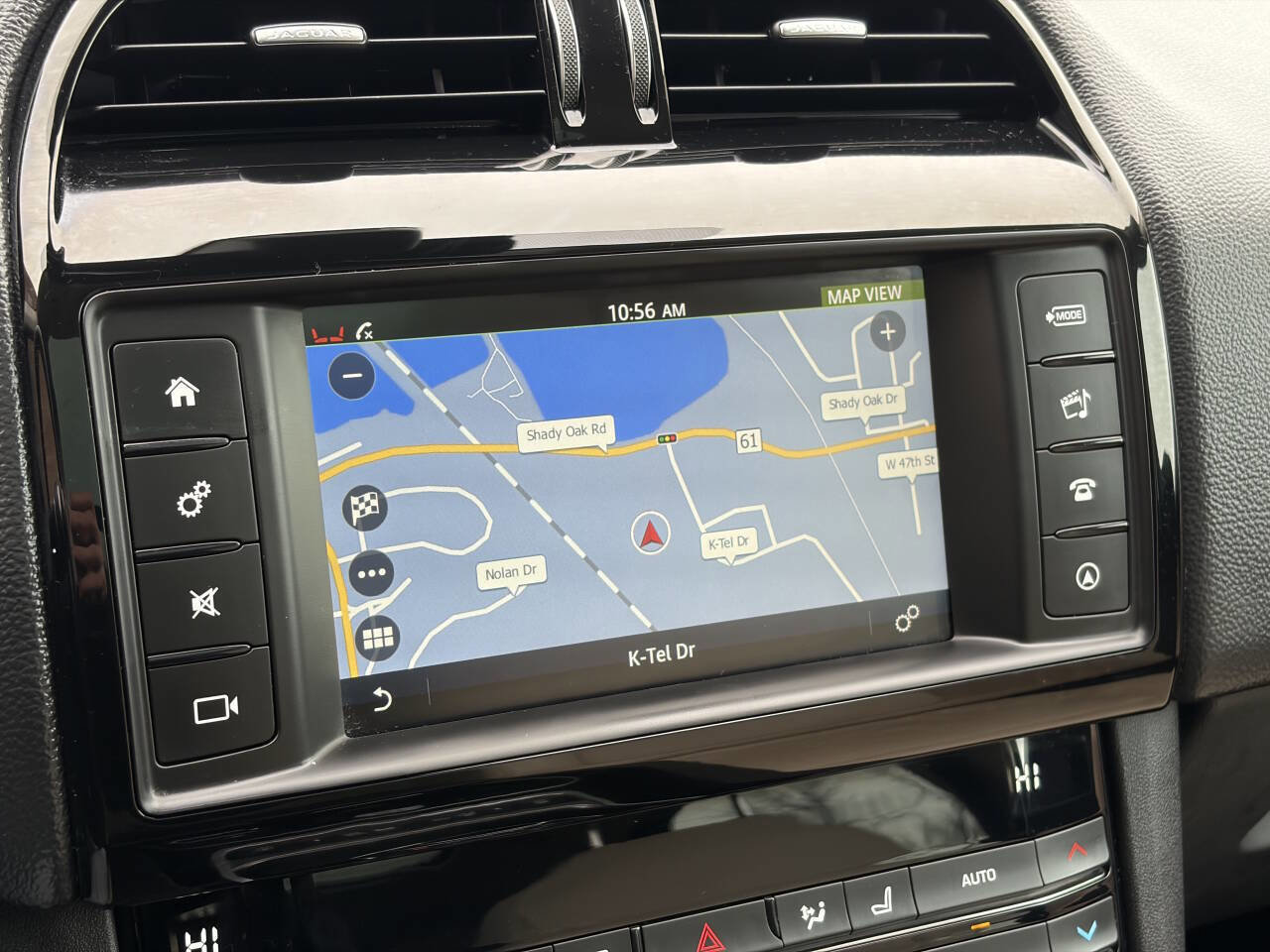 Used 2018 Jaguar F-PACE Premium image 33