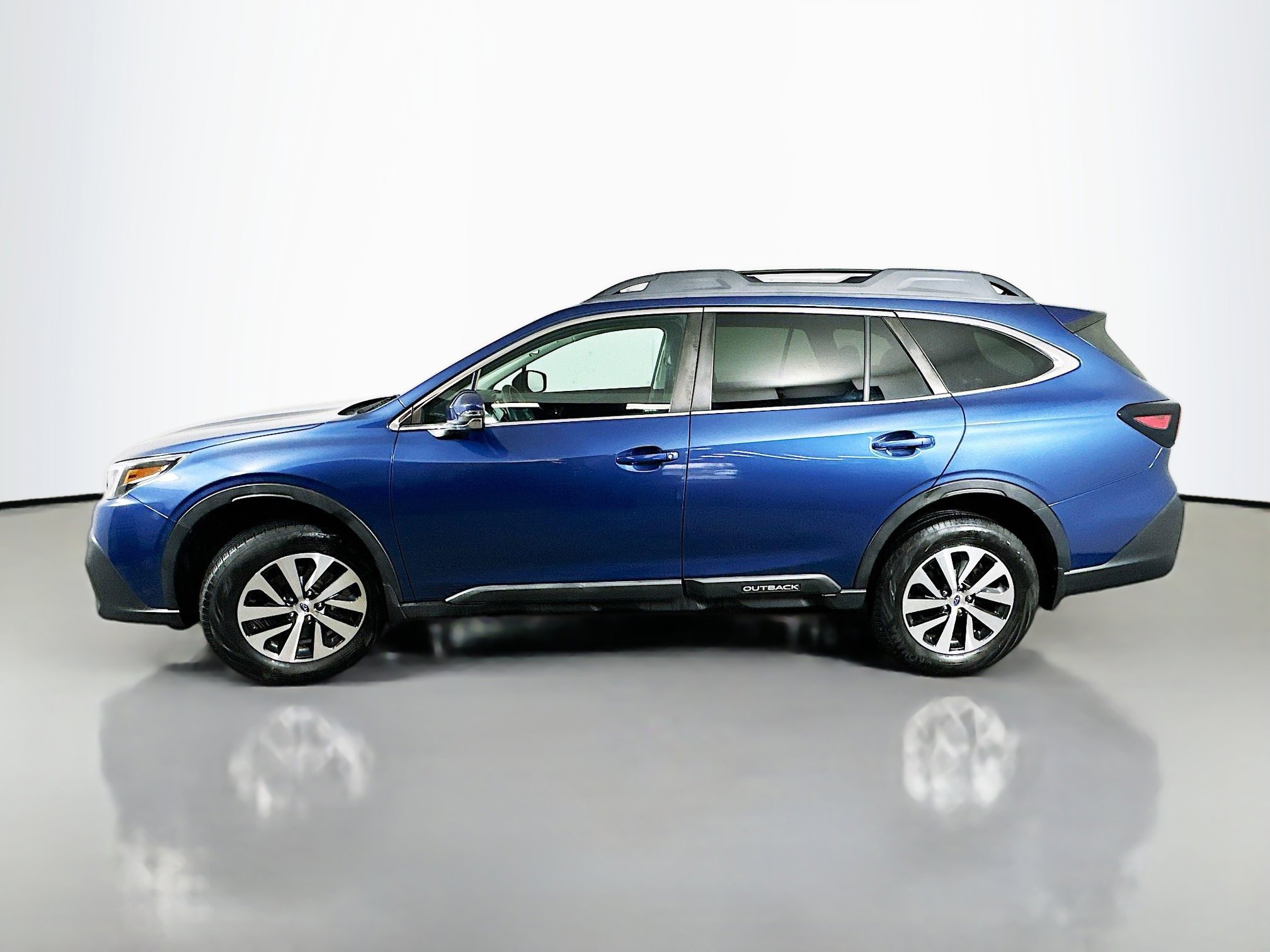 Used 2020 Subaru Outback Premium image 4