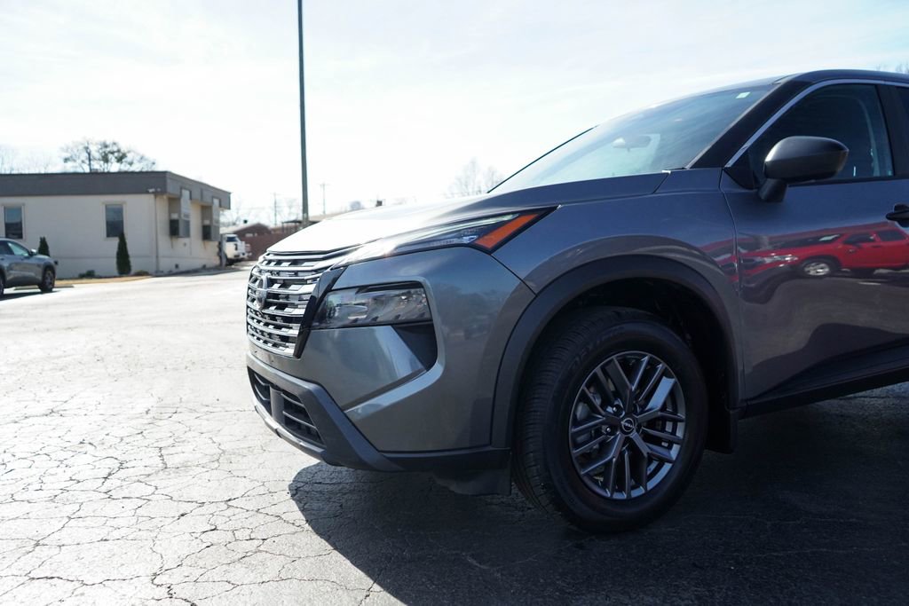 Used 2025 Nissan Rogue S image 10