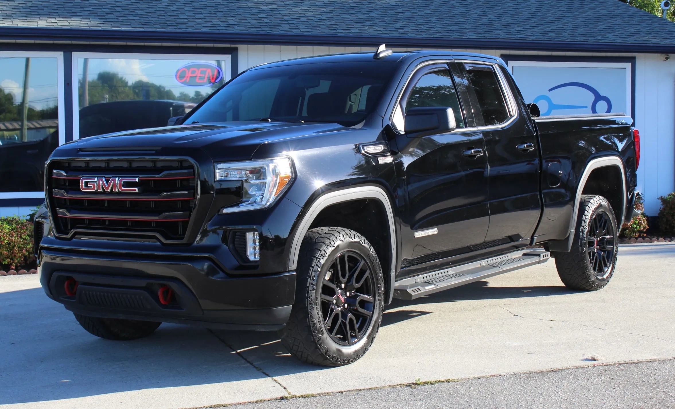 Used 2019 GMC Sierra 1500 Elevation w/ Elevation Value Package image 1
