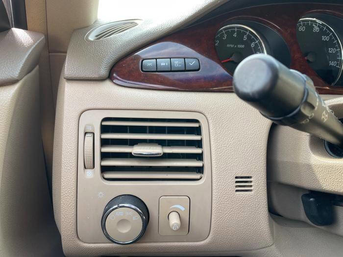 Used 2006 Buick Lucerne CXL w/ Luxury Package image 34