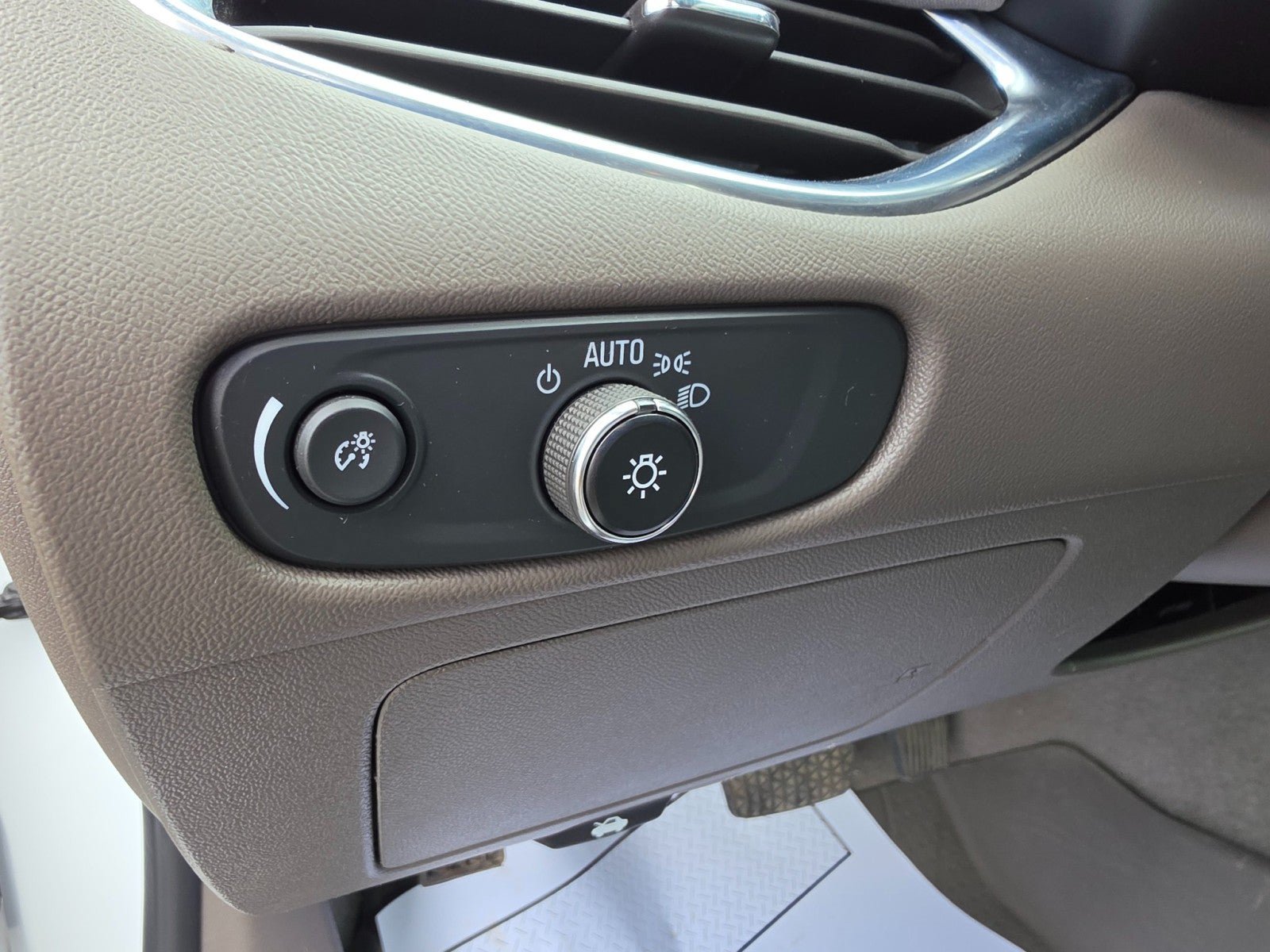Used 2021 Chevrolet Malibu LT FWD image 30