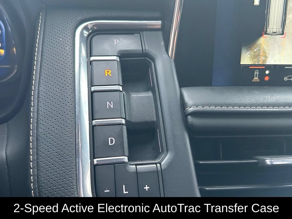 Used 2023 Chevrolet Suburban Premier w/ Advanced Technology Package AWD/4WD image 24