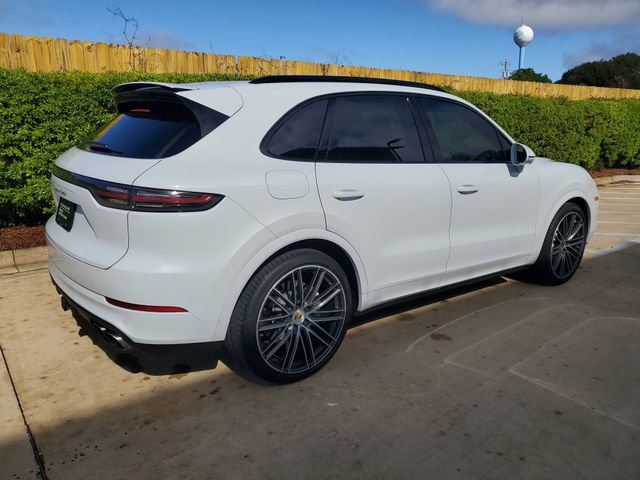 Used 2021 Porsche Cayenne Turbo image 9