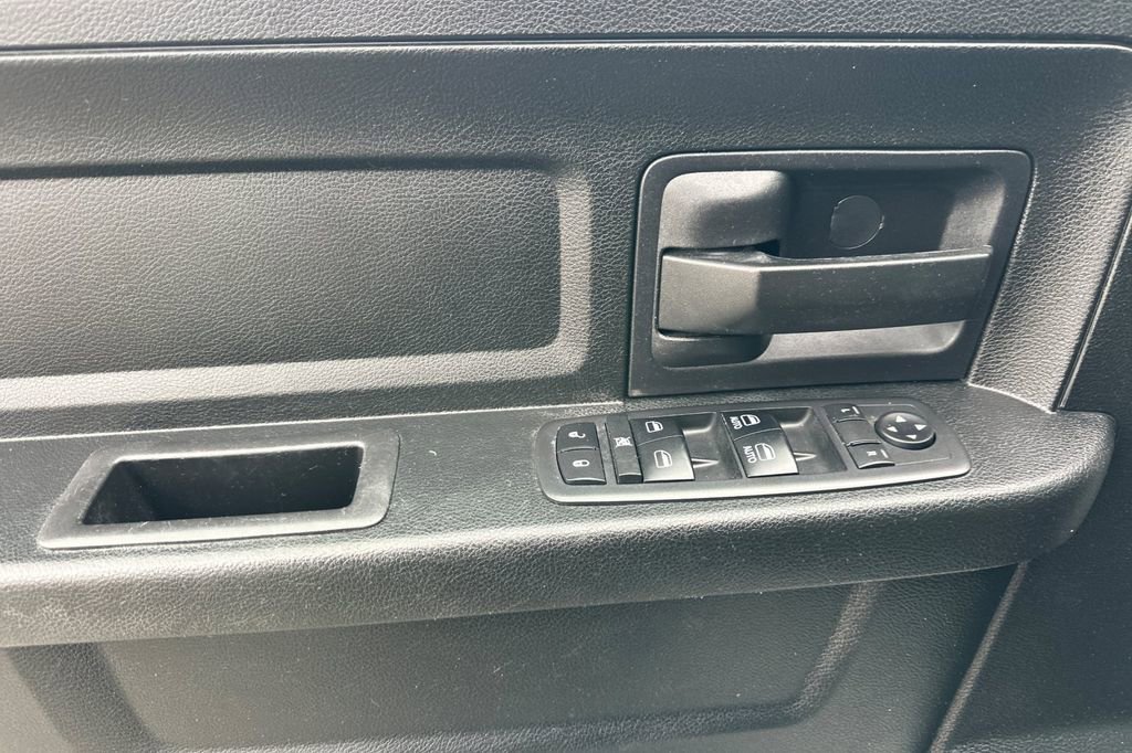 Used 2018 RAM 1500 Tradesman w/ Chrome Appearance Group RWD image 11