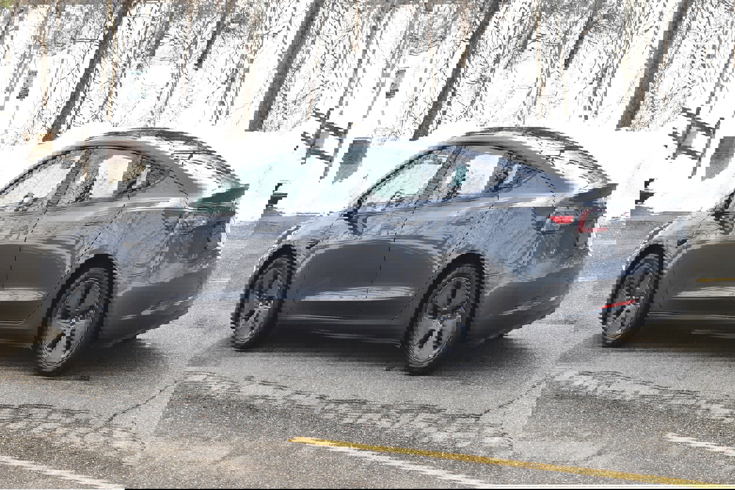Used 2023 Tesla Model 3 Standard Range image 6