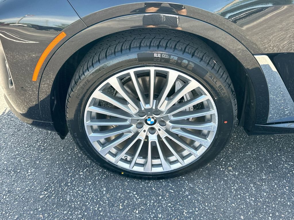 Used 2024 BMW X7 xDrive40i AWD/4WD image 31