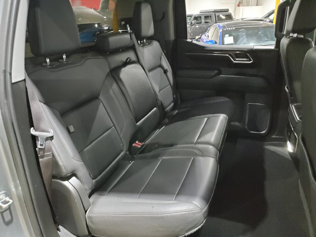 Used 2023 Chevrolet Silverado 1500 LTZ AWD/4WD image 18