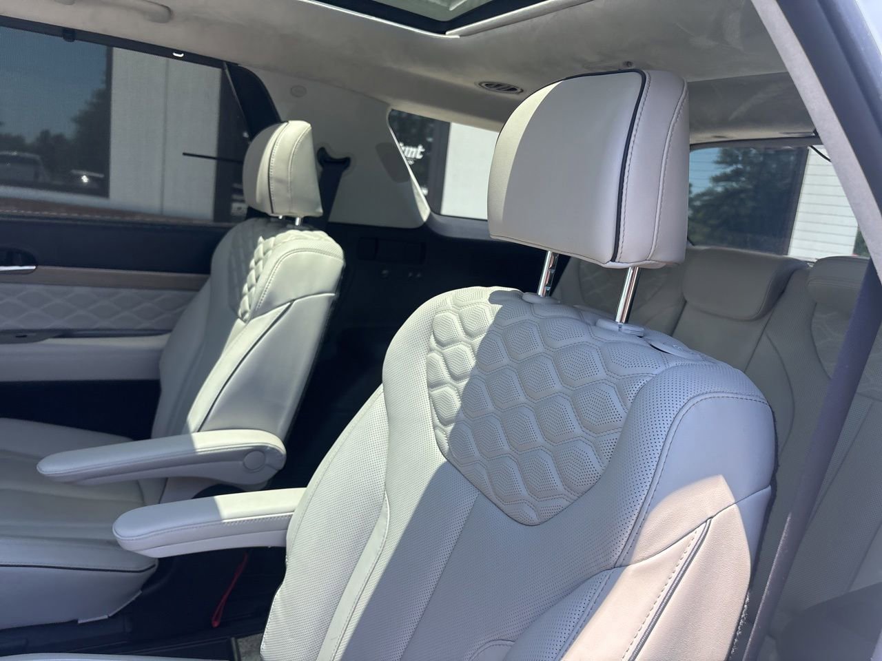 Used 2022 Hyundai Palisade Calligraphy w/ Cargo Package FWD image 5