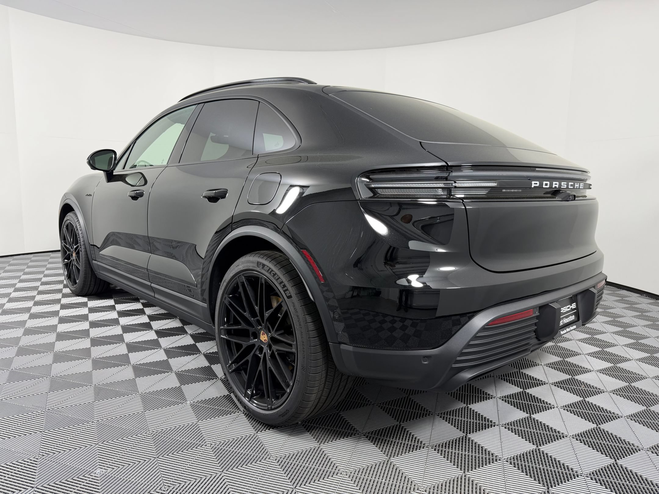 Certified 2026 Porsche Macan Electric RWD image 3