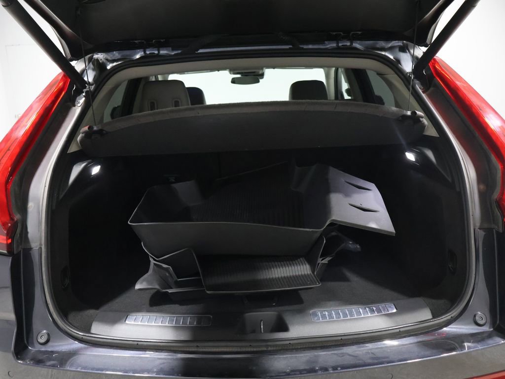 Used 2023 Cadillac XT4 Premium Luxury image 4