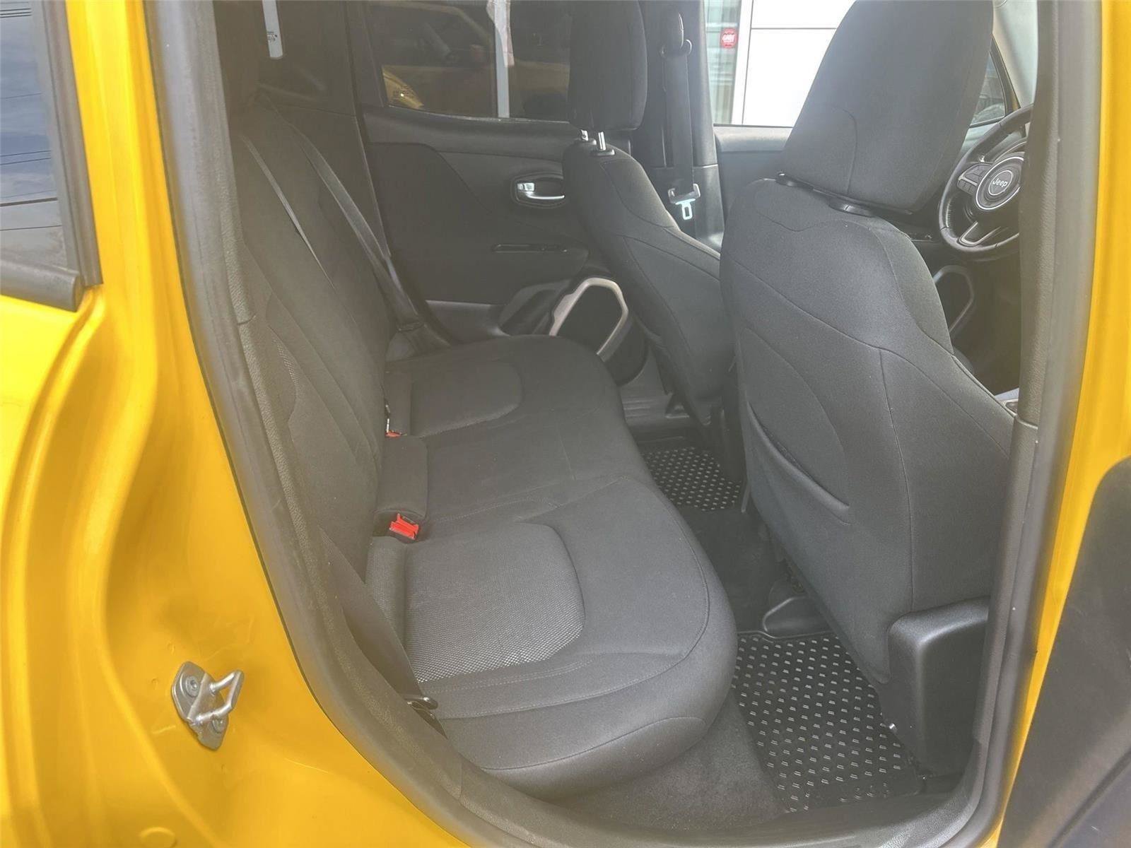 Used 2017 Jeep Renegade Latitude w/ Cold Weather Group FWD image 11