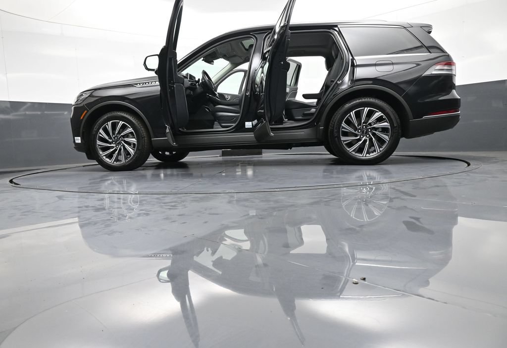 Used 2026 Lincoln Aviator AWD image 53